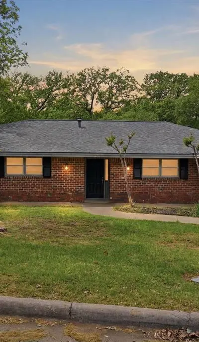1200 Woodridge Circle, Euless TX 76040