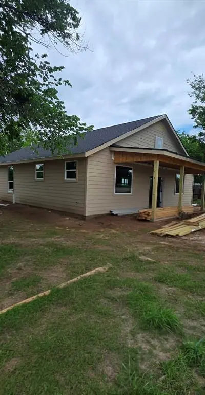 202 Strong Street, Bowie TX 76230 - Photo 5