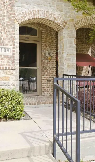 109 Maceta Street, Irving TX 75039 - Photo 2