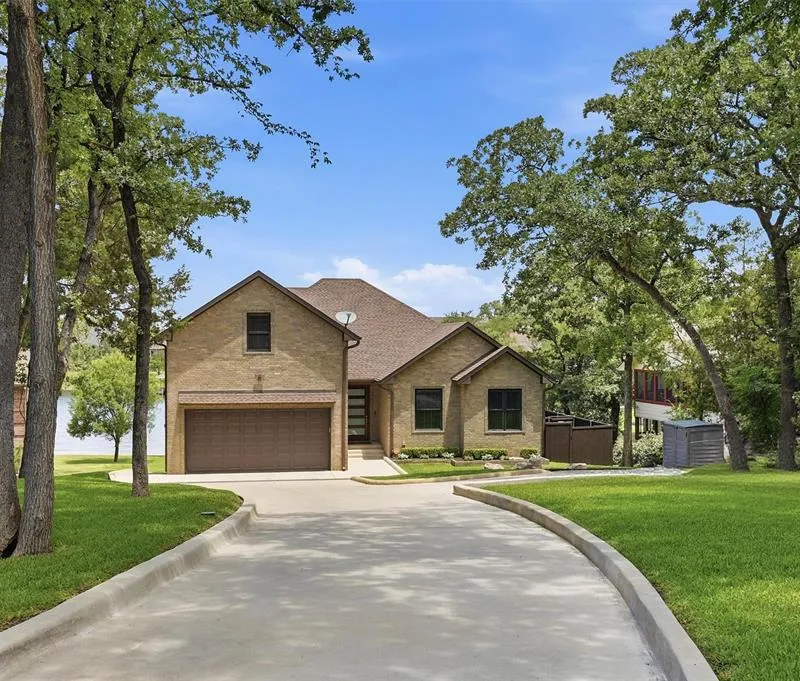 101 Manito Cove, Lake Kiowa TX 76240
