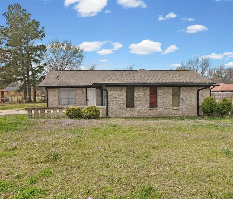 706 S Manson Street, Wolfe City TX 75496