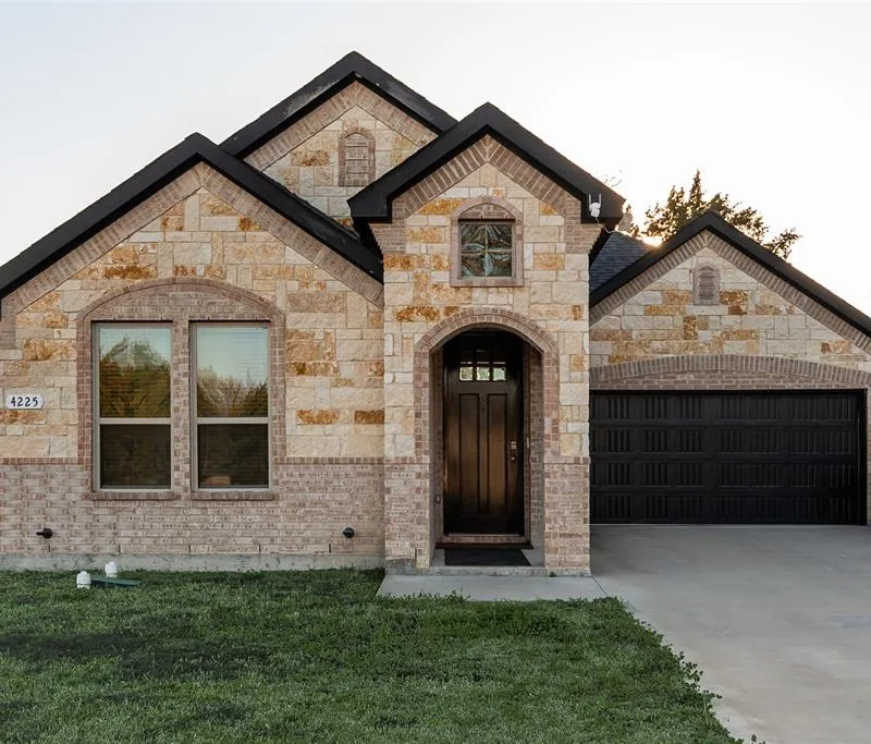 4225 Elkins Avenue, Lancaster TX 75134