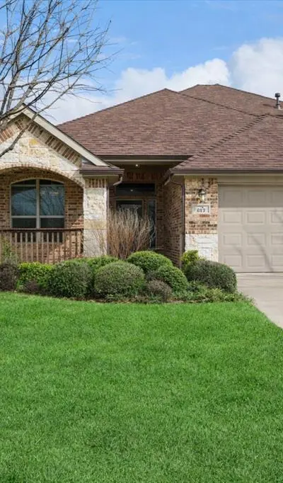 612 Ravenwood Drive, Saginaw TX 76179