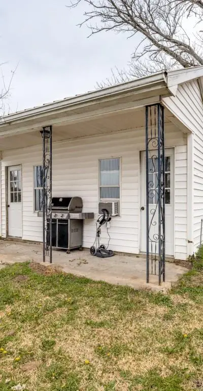 701 Market Street E, Honey Grove TX 75446 - Photo 5