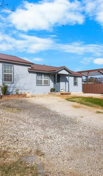 1409 18th Street, Bridgeport TX 76426 - Photo 2