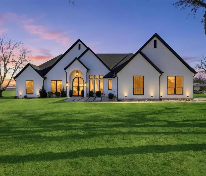 8301 County Road 204, Grandview TX 76050