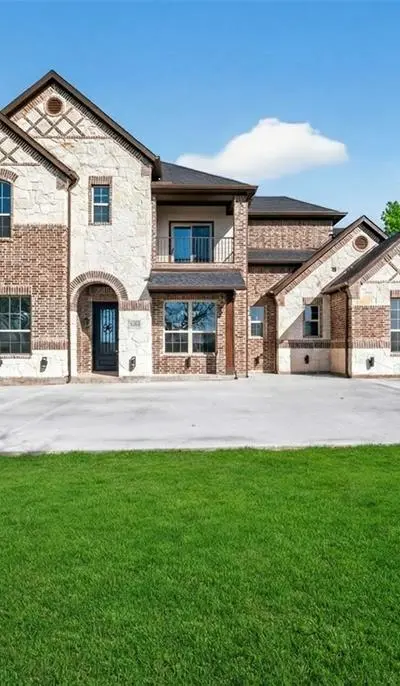 1530 S Houston School Road, Lancaster TX 75146
