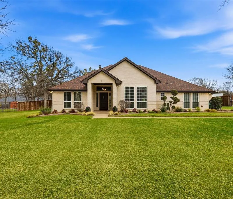 312 Lakeside Oaks Circle, Lakeside TX 76135