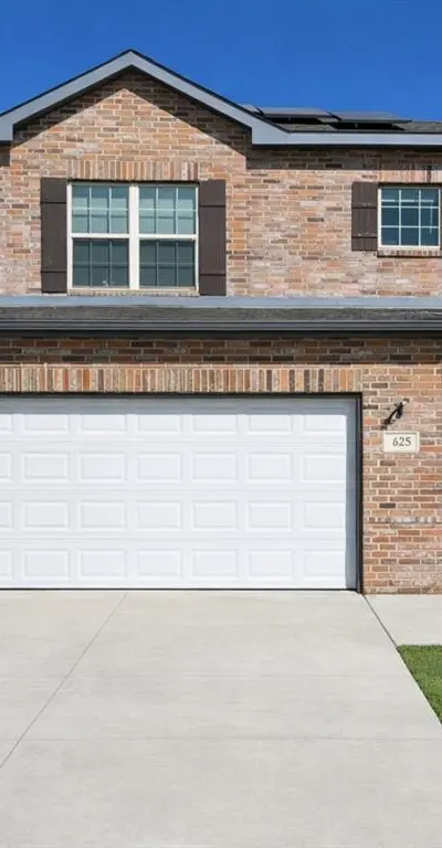 625 E Powell Avenue, Fort Worth TX 76104