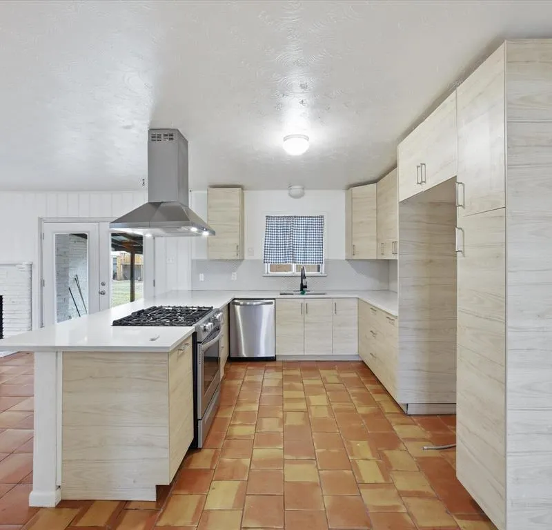 514 W Ridgewood Drive, Garland TX 75041