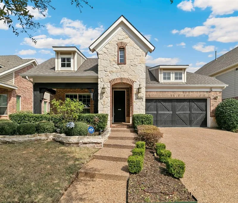 909 Auburn Court, Savannah TX 76227