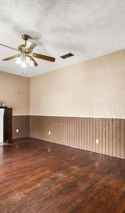 410 S Preston Street, Wolfe City TX 75496 - Photo 5