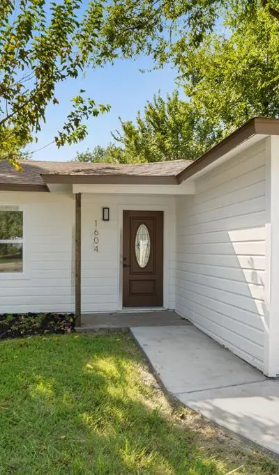 1604 Arbor, Arlington TX 76010 - Photo 4