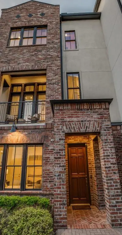 2114 Aylesport Drive, Dallas TX 75201 - Photo 2