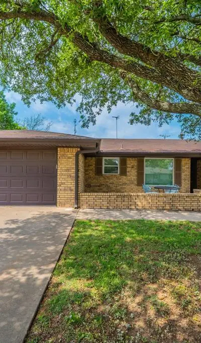 1300 Austin Street, Bowie TX 76230