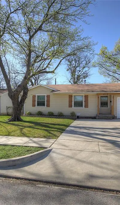 210 E Daugherty Drive, Garland TX 75041 - Photo 2