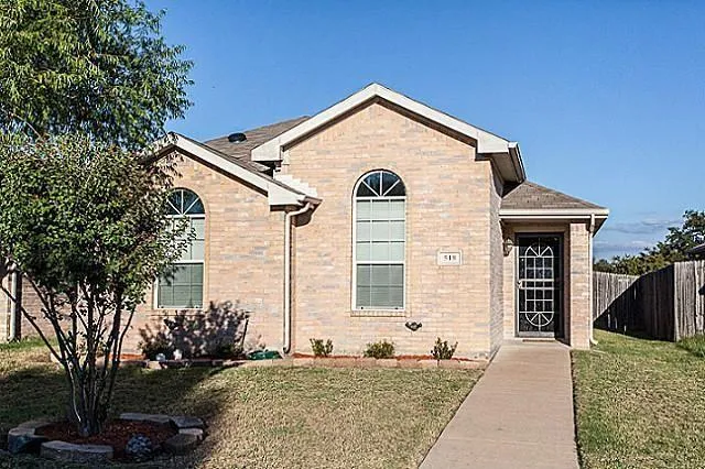 518 Monarch Drive, Lancaster TX 75146