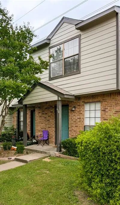 634 W Collins Street, Denton TX 76201 - Photo 2