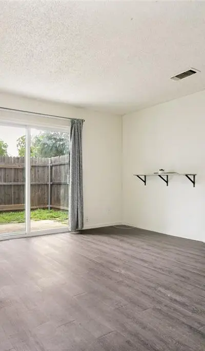 634 W Collins Street, Denton TX 76201 - Photo 3