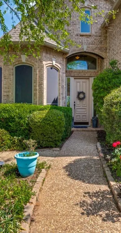 944 Excalibur Drive, Highland Village TX 75077 - Photo 2