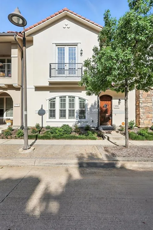 6755 Plaza Via, Irving TX 75039