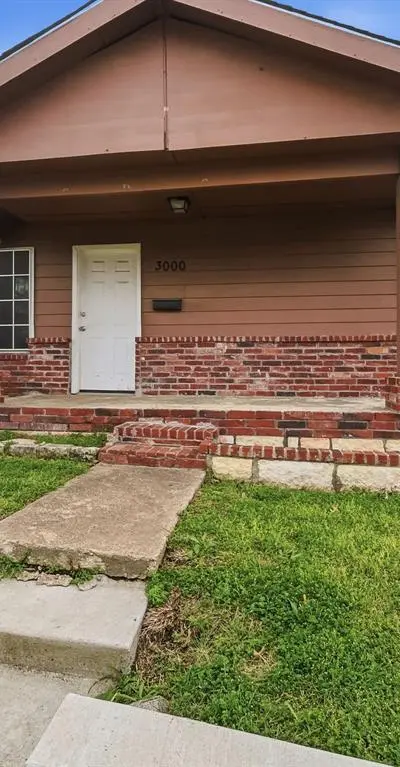 3000 Avenue M, Fort Worth TX 76105 - Photo 2