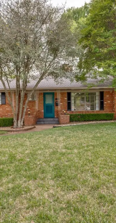 2816 Bonnywood Lane, Dallas TX 75233 - Photo 2