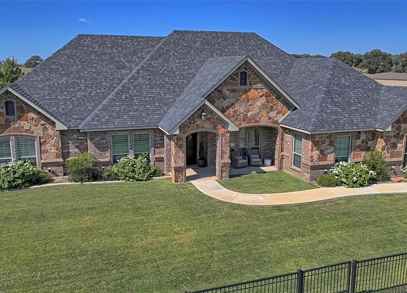 1150 Lone Star Road, Bowie TX 76230
