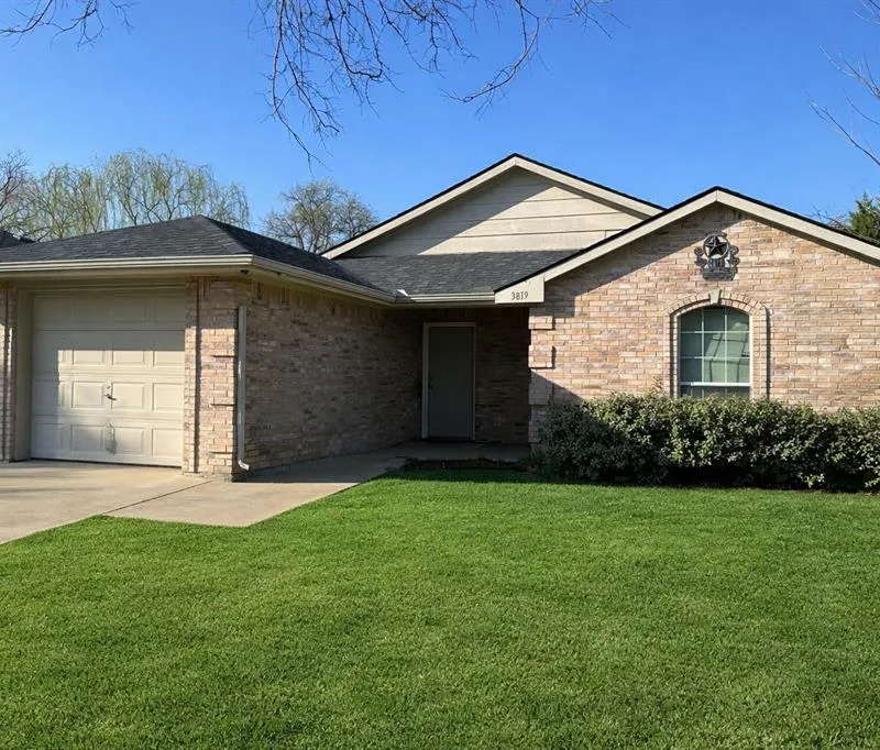 3819 Kiest Valley Court, Dallas TX 75233