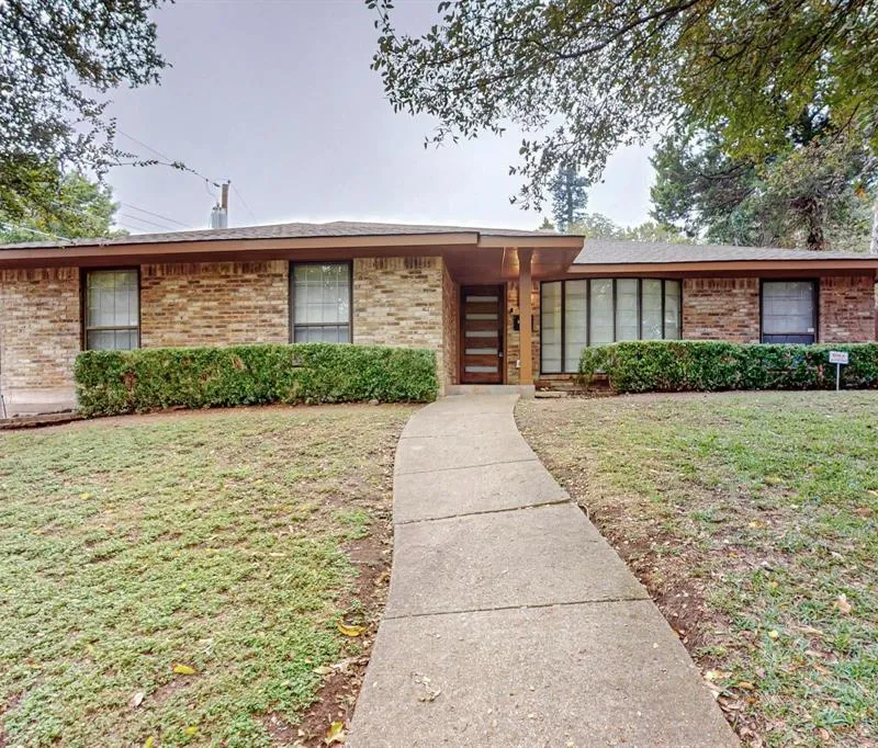3714 Kiest Knoll Drive, Dallas TX 75233