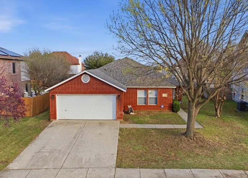 2208 Bantry Lane, Arlington TX 76002