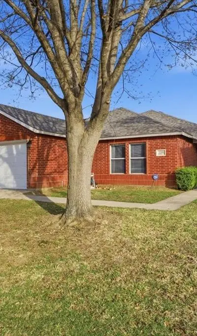 2208 Bantry Lane, Arlington TX 76002 - Photo 2