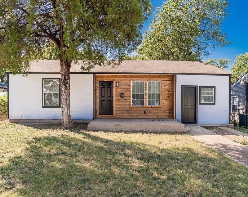 2412 Spiller Street, Fort Worth TX 76105