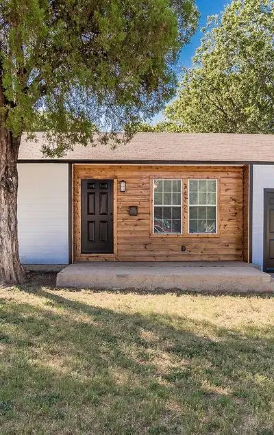 2412 Spiller Street, Fort Worth TX 76105