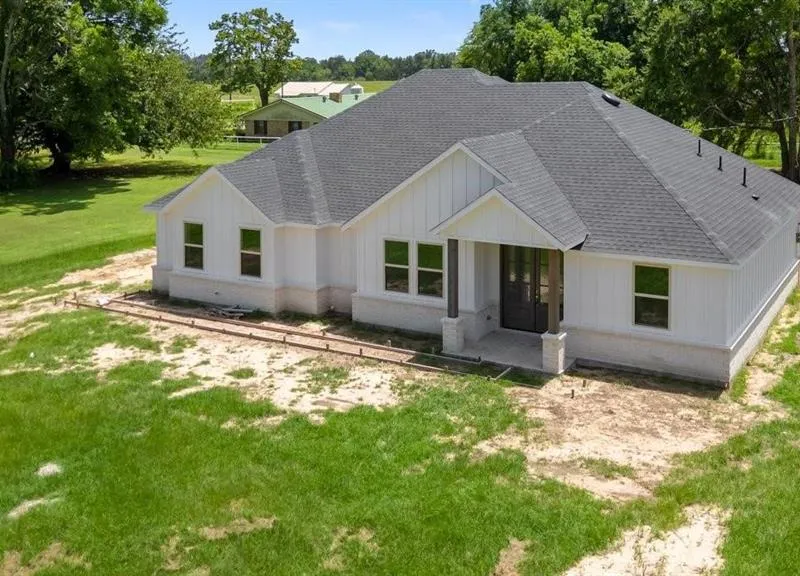 180 Nix Drive, Emory TX 75440
