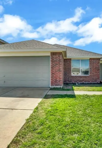 413 Fawn Hill Drive, Fort Worth TX 76134 - Photo 2