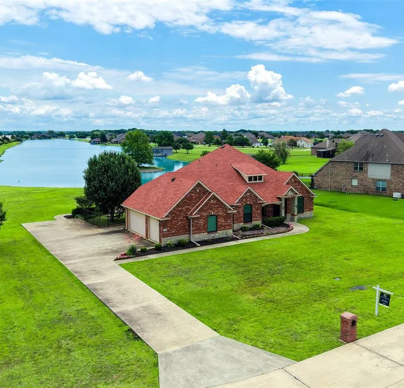 101 Island Way, Princeton TX 75407