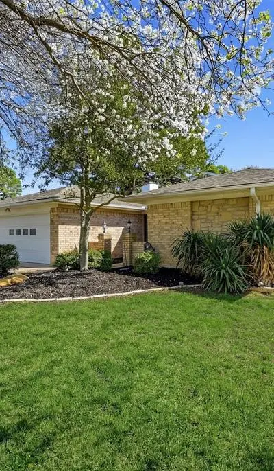 718 Kiowa Drive W, Lake Kiowa TX 76240 - Photo 2