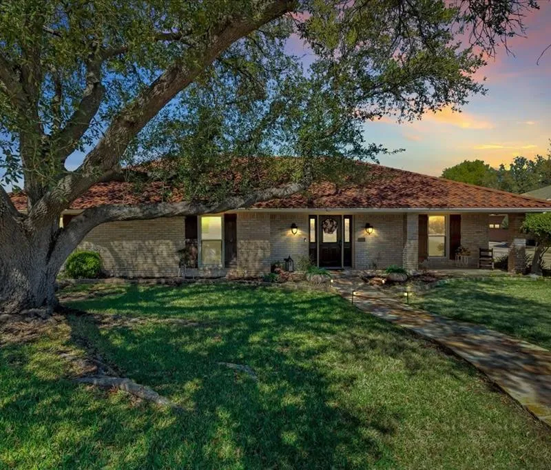 1111 Berkshire Court, Trophy Club TX 76262