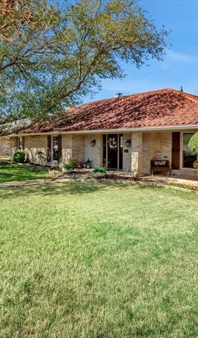 1111 Berkshire Court, Trophy Club TX 76262 - Photo 3