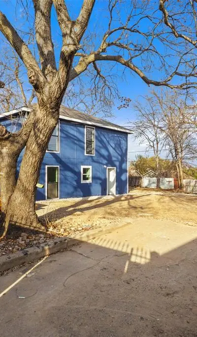 2010 Market Avenue, Fort Worth TX 76164 - Photo 3
