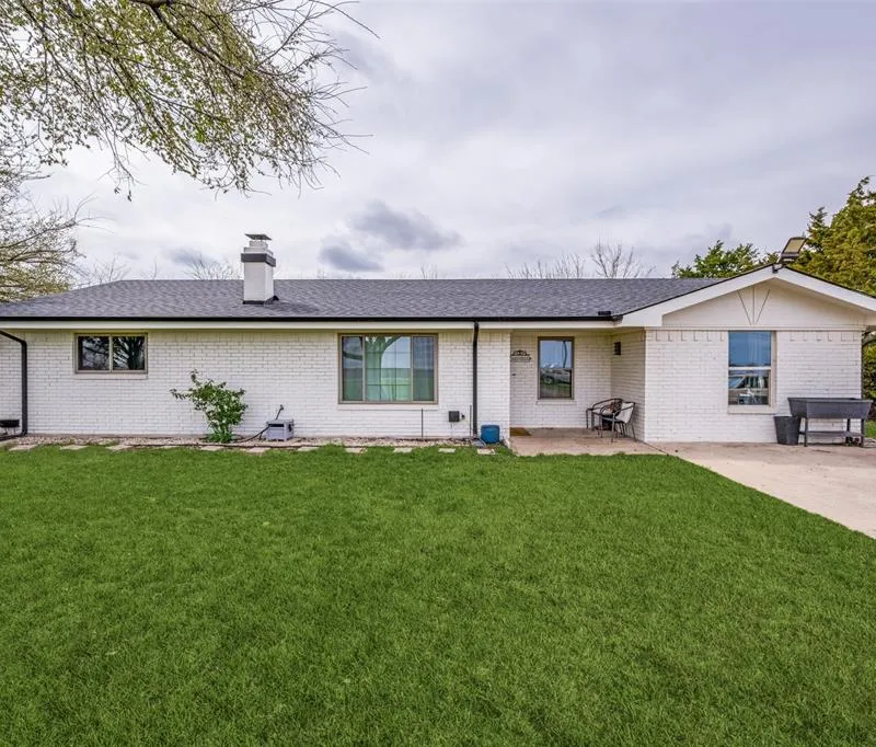6482 County Road 321, Valley View TX 76272