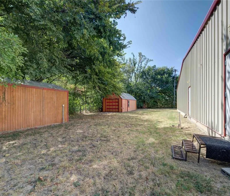 205 N Davis Street, Chico TX 76431