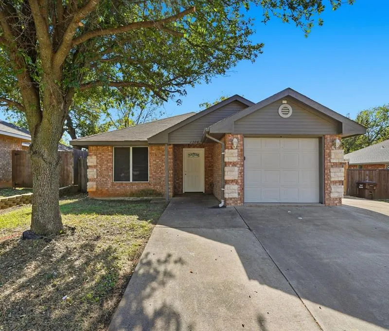 1304 Paco Trail, Denton TX 76209