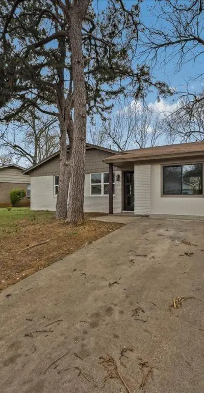 802 Nl Robinson Drive, Arlington TX 76011