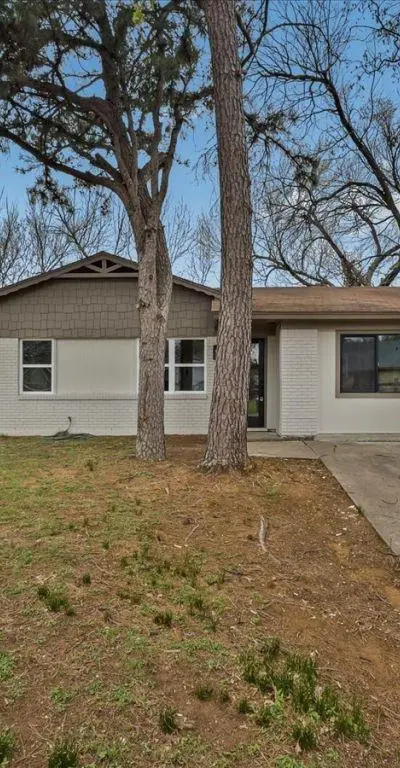 802 Nl Robinson Drive, Arlington TX 76011 - Photo 3