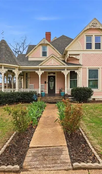 306 E Tarrant Street, Bowie TX 76230