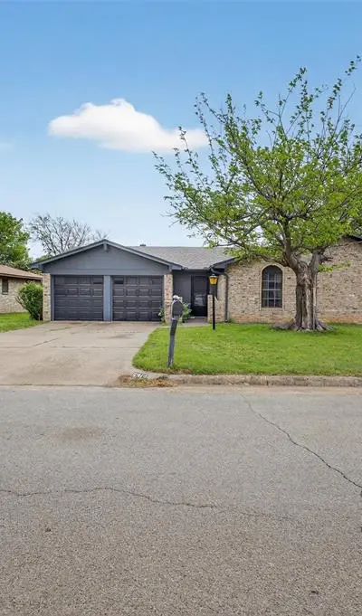 6913 Gettysburg Drive, Forest Hill TX 76140 - Photo 2