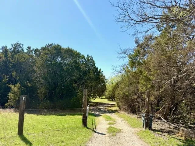 612 County Road 3570, China Spring TX 76633