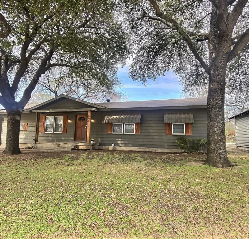 609 E Ellen Avenue, Hurst TX 76053